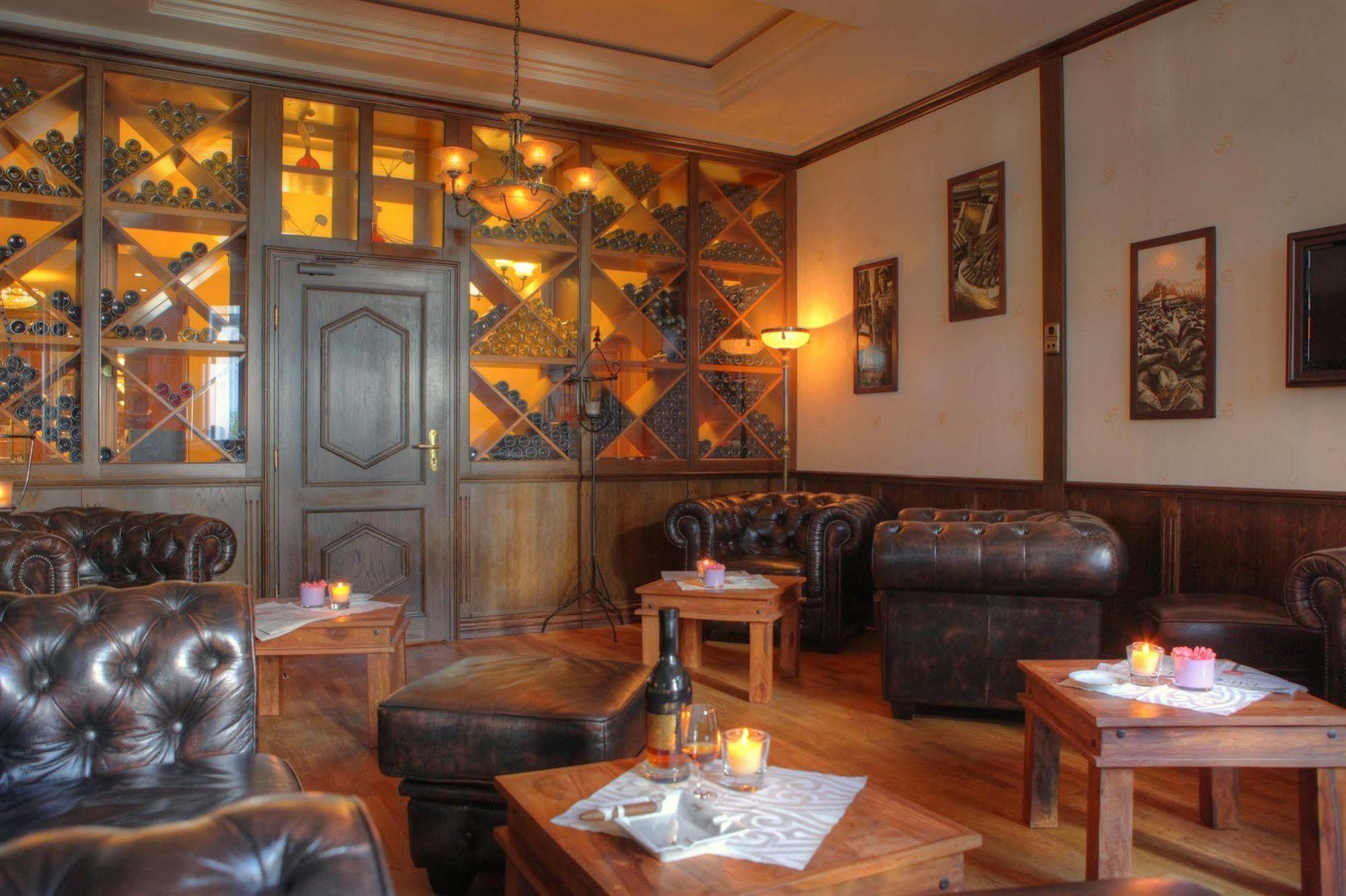 Seetelhotel Ahlbecker Hof Heringsdorf  Exterior foto Interior of a wine bar in Germany
